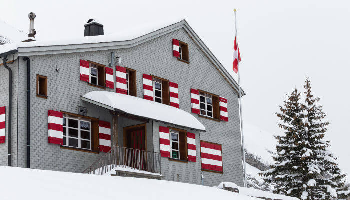 Brisenhaus im Winter