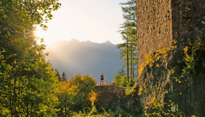 Abendstimmung bei der Burgruine Schalun Liechtensteig